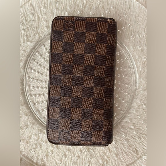 Authentic Louis Vuitton Damier Zippy Wallet - Picture 5 of 16